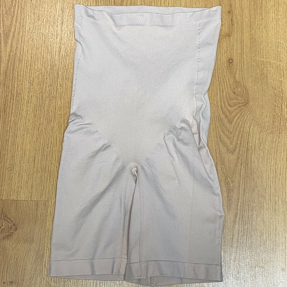 la Vie en Rose shape wear - Picture 1 of 4